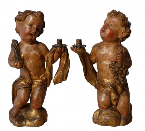 Paire de Putti agenouillés en bois polychrome d'époque XVIIe