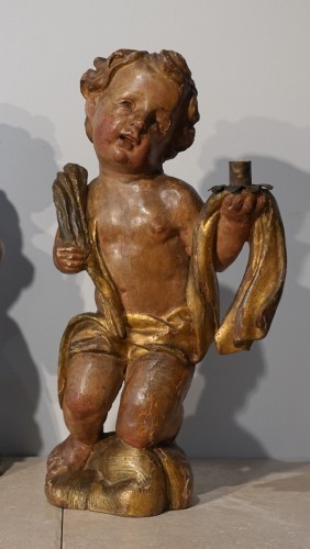 Paire de Putti agenouillés en bois polychrome d'époque XVIIe - Sculpture Style Louis XIII