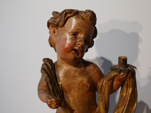 Paire de Putti agenouillés en bois polychrome d'époque XVIIe - Gérardin et Cie