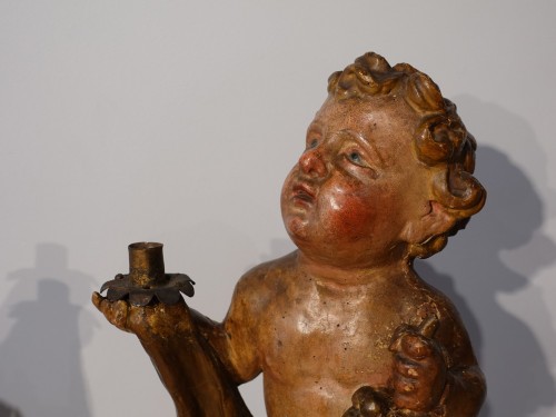 XVIIe siècle - Paire de Putti agenouillés en bois polychrome d'époque XVIIe