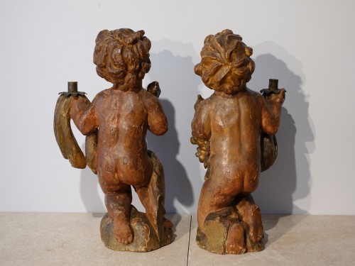 Paire de Putti agenouillés en bois polychrome d'époque XVIIe - Louis XIII