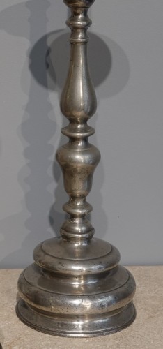 Importants pique-cierges en étain - XVIIe - Luminaires Style Louis XIII