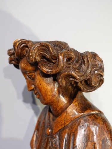 Middle age - Angel Gabriel in carved walnut, last quarter of the 15th century