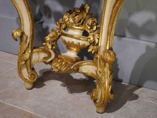 Antiquités - 18th century gilded and lacquered wood console