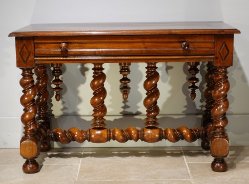 Louis XIII table / desk in walnut, 17th century - Furniture Style Louis XIII