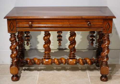 Mobilier Table & Guéridon - Table / Bureau Louis XIII en noyer d'époque XVIIe