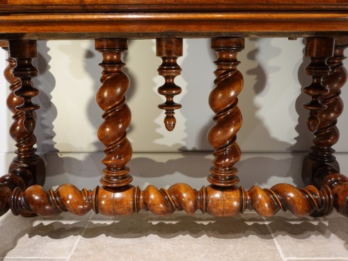 17th century - Louis XIII table / desk in walnut, 17th century