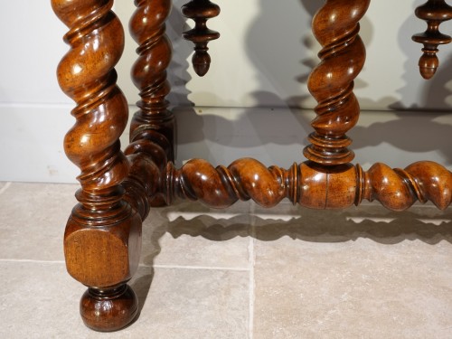 Louis XIII table / desk in walnut, 17th century - Louis XIII