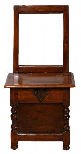 Louis XIII salt chair, in walnut, 17th century