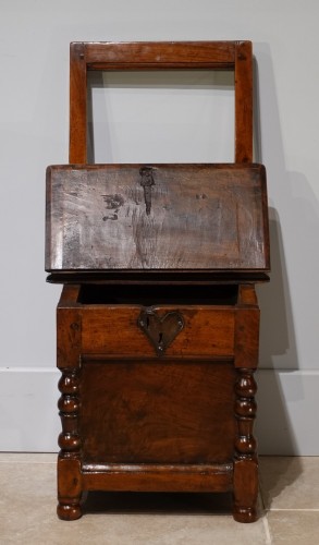 Chaise à sel Louis XIII, en noyer, d'époque XVIIe - Gérardin et Cie