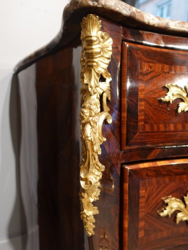 Louis XV chest of drawers in 18th century rosewood - 