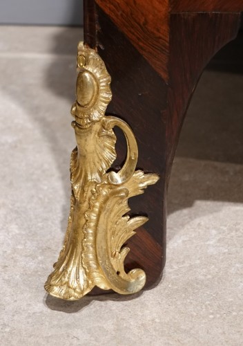 18th century - Louis XV chest of drawers in 18th century rosewood