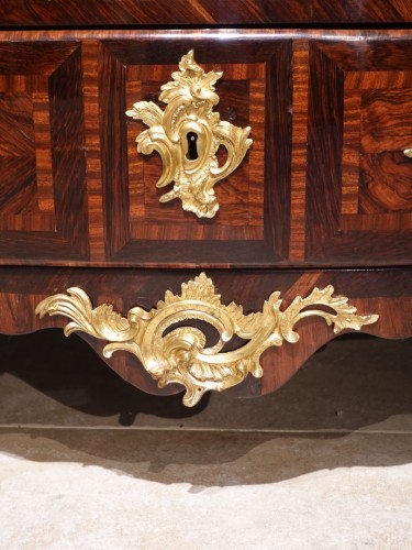 Louis XV chest of drawers in 18th century rosewood - Louis XV