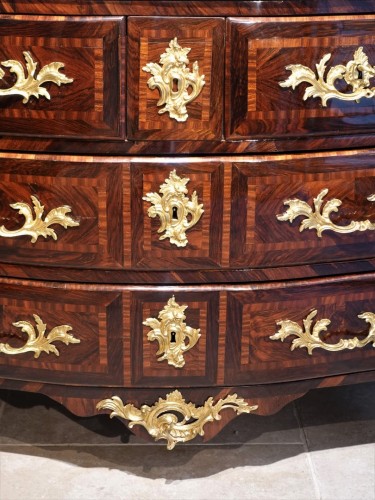 Louis XV - Commode Louis XV en palissandre d'époque XVIIIe