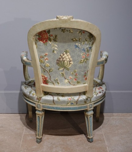 Antiquités - Paire de fauteuils laqués attribués à Pierre Pillot, Époque XVIIIe