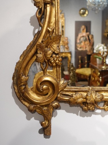 Miroir Louis XV en bois doré d'époque XVIIIe - Miroirs, Trumeaux Style Louis XV