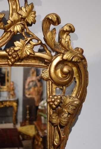 Miroirs, Trumeaux  - Miroir Louis XV en bois doré d'époque XVIIIe