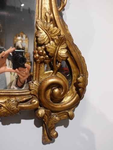 Miroir Louis XV en bois doré d'époque XVIIIe - Louis XV