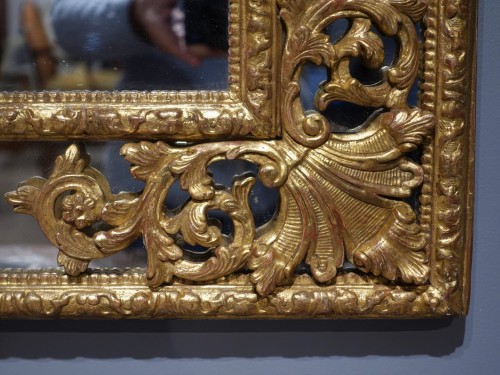 XVIIIe siècle - Miroir Régence à parecloses en bois doré d'époque XVIIIe