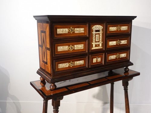 Mobilier Cabinet & Coffre - Cabinet Louis XIII époque XVIe, scènes champêtres, Espagne