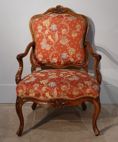 Suite de quatre fauteuils et deux chaises estampillés Nogaret A Lyon - Sièges Style Louis XV