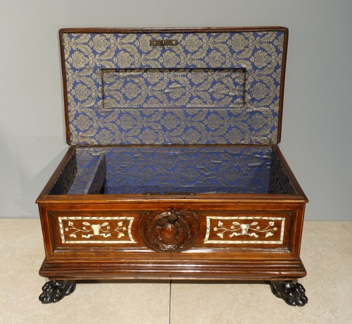 Antiquités - Small wedding chest called `` Cassone &#039;&#039; - Italy - 16th century