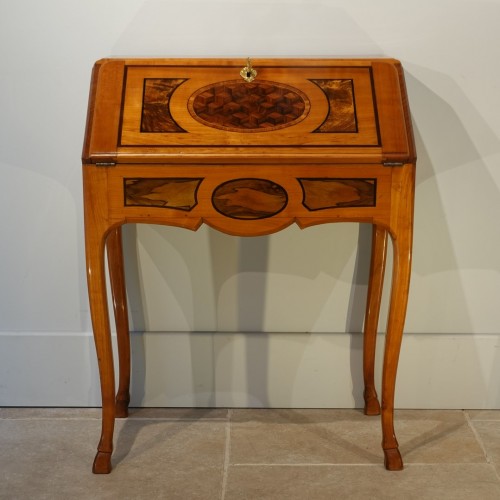 XVIIIe siècle - Bureau de pente Dos d'âne J. F Hache circa 1770