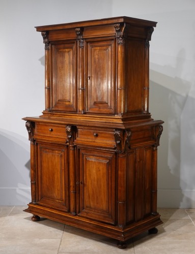 Renaissance chest / cabinet in walnut, late 16th century - Furniture Style Renaissance