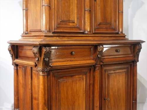 Renaissance - Bahut / cabinet Renaissance en noyer fin XVIe