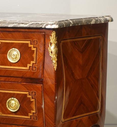 Commode sauteuse Louis XV marquetée d'époque XVIIIe - Gérardin et Cie