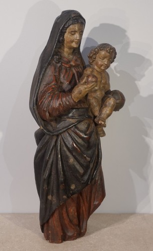 Sculpture Sculpture en Bois - Sculpture de la Vierge à l'enfant en noyer polychrome d'époque XVIIe siècle