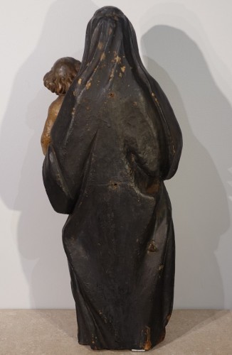 XVIIe siècle - Sculpture de la Vierge à l'enfant en noyer polychrome d'époque XVIIe siècle