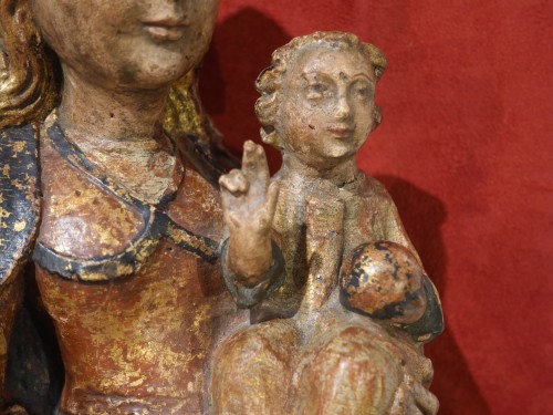 Antiquités - Vierge à l'Enfant en noyer polychrome d'époque XVIe