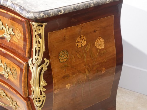 Louis XV - Commode tombeau Louis XV en marqueterie de fleurs