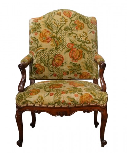 Regency walnut armchair, early 18th century