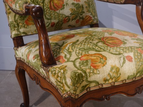 Regency walnut armchair, early 18th century - French Regence