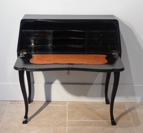 Bureau de pente laqué noir estampillé Jean-François HACHE - Mobilier Style Louis XV