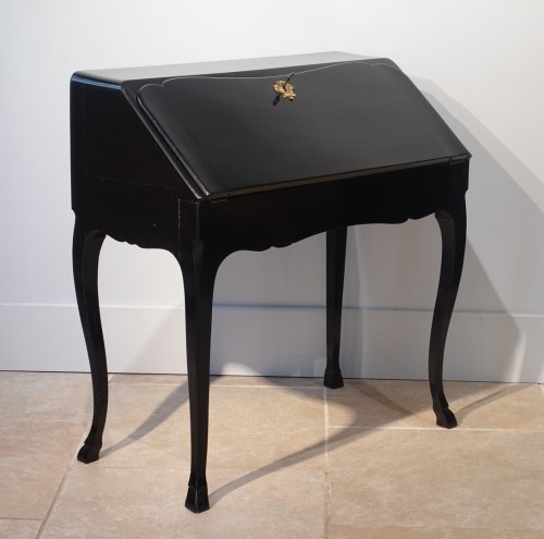 Mobilier Bureau et Secrétaire - Bureau de pente laqué noir estampillé Jean-François HACHE