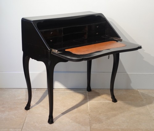 Slope desk, black lacquered, stamped Jean-François HACHE - 