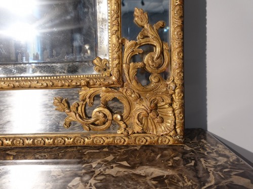 Large Regency mirror with glazing beads in gilded wood, 18th century - Mirrors, Trumeau Style French Regence