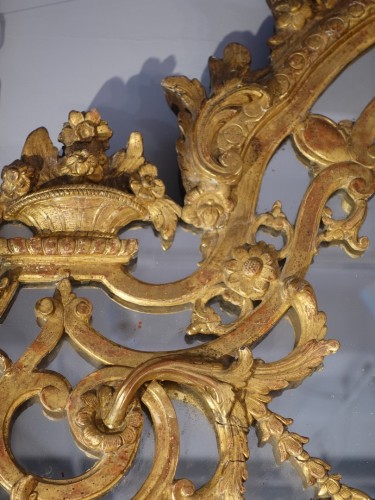 Miroirs, Trumeaux  - Grand miroir Régence à parecloses en bois doré début XVIIIe