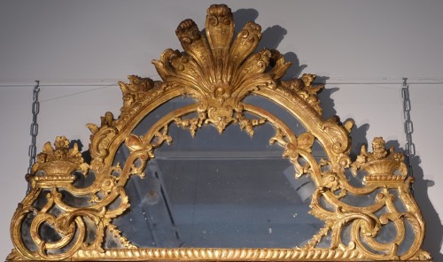 Large Regency mirror with glazing beads in gilded wood, 18th century - French Regence