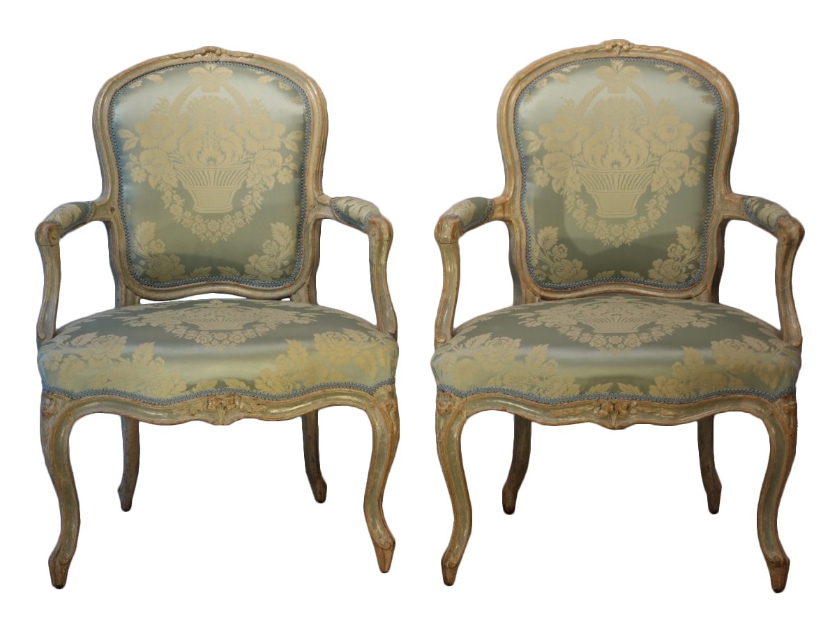 Pair of Louis XV cabriolet armchairs stamped Louis DELANOIS - Ref 