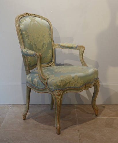 Paire de fauteuils Louis XV en cabriolet estampillés Louis DELANOIS - Sièges Style Louis XV