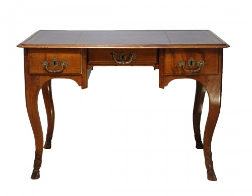 Bureau plat Louis XV en noyer – Lyon XVIIIe siècle