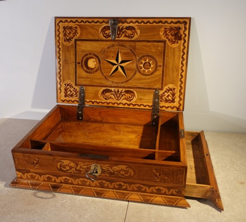 18th century - Early 18th century secret box attributed to Thomas Hache