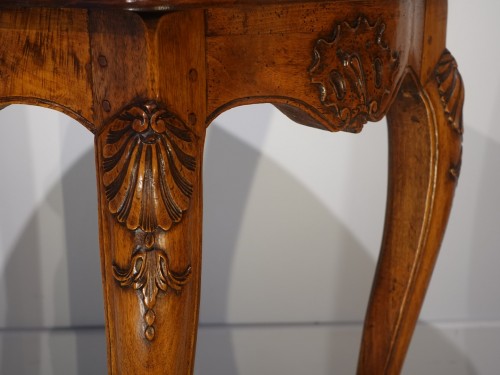 Furniture  - Louis XV table, in walnut,, Lyon