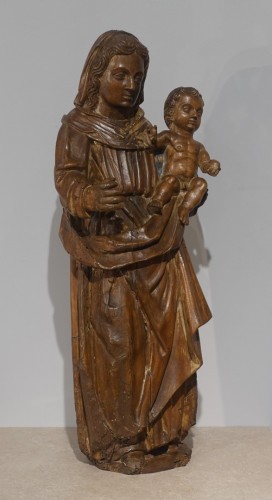 Vierge à l'Enfant en noyer d'époque fin XVIe - Sculpture Style Renaissance