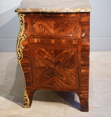 XVIIIe siècle - Commode tombeau Louis XV