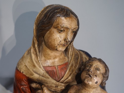 XVIIIe siècle - Vierge à l'enfant en bois sculpté et polychrome d'époque XVIIIe